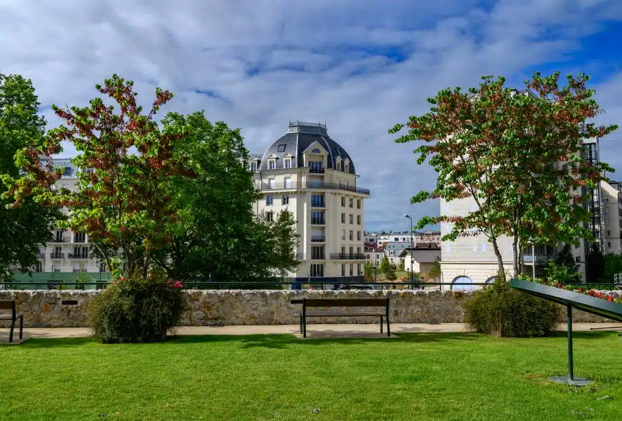 Retrouvez la résidence sénior Puteaux Villa Médicis au sein du quartier des Bergères.