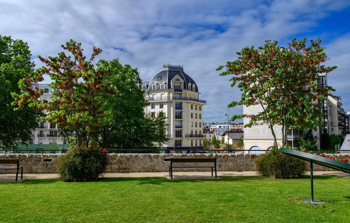 Retrouvez la résidence sénior Puteaux Villa Médicis au sein du quartier des Bergères.